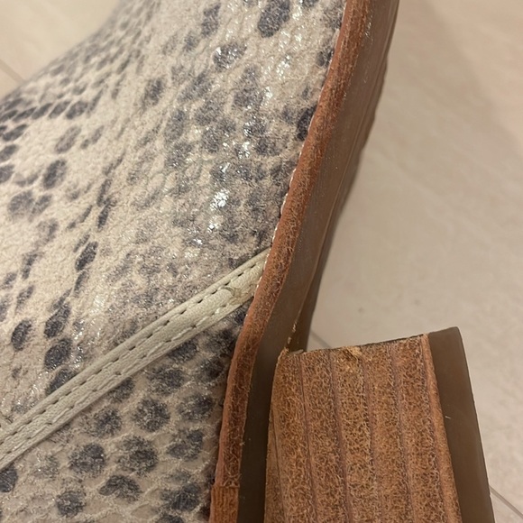 SOFFT Abena Snake Print taupe Leather Ankle Bootie 7.5 - Picture 9 of 12